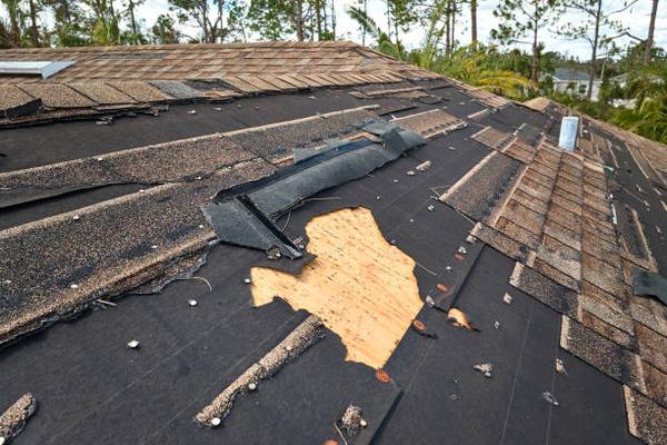 When Is It Time to Call a Roof Replacement Contractor?